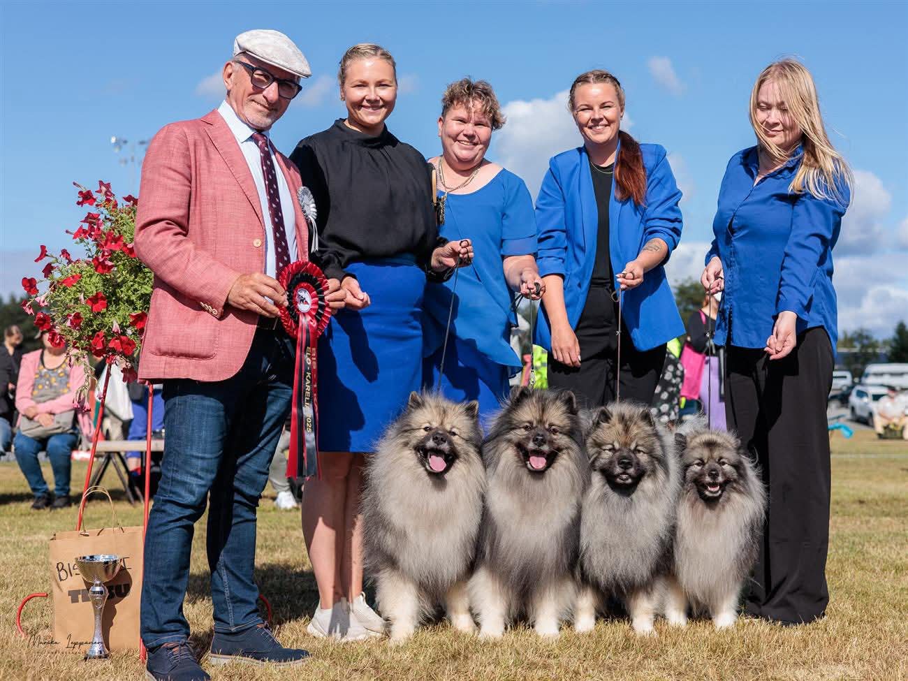 Kennel Ikurin BIS1-kasvattajaryhmä (C) Marika Leppänen